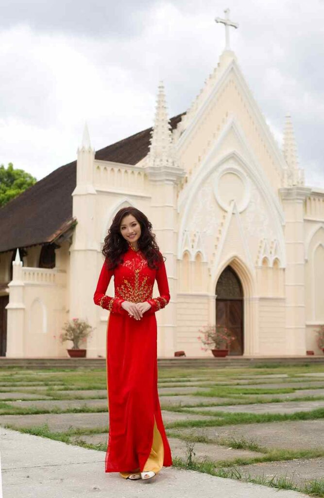 ao dai di le nha tho