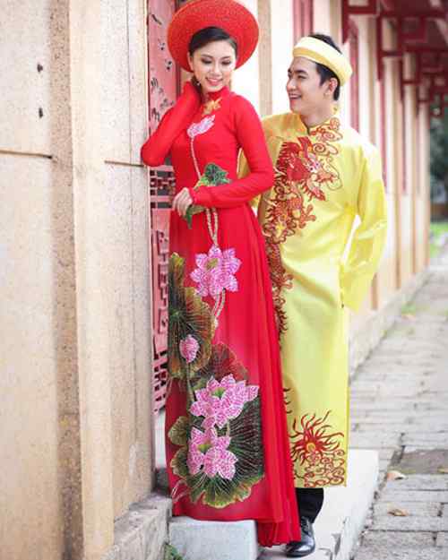 ao dai hoa tiet hoa sen