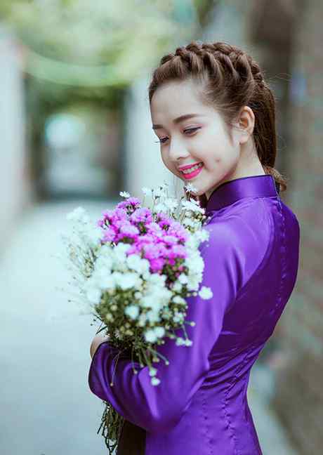 Ngắm “cô gái đẹp nhất Tuyên Quang” diện áo dài tím thơ mộng